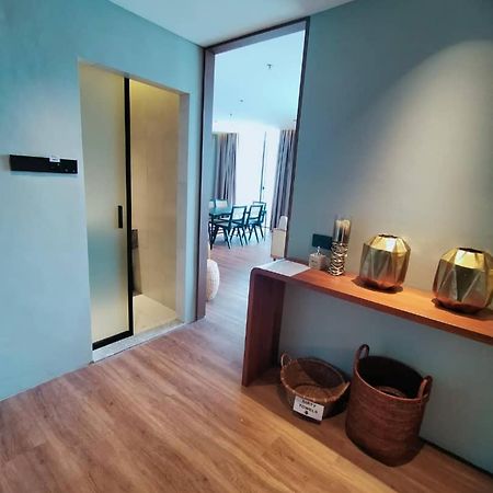 Roxy Beach Resort Sematan Exterior foto