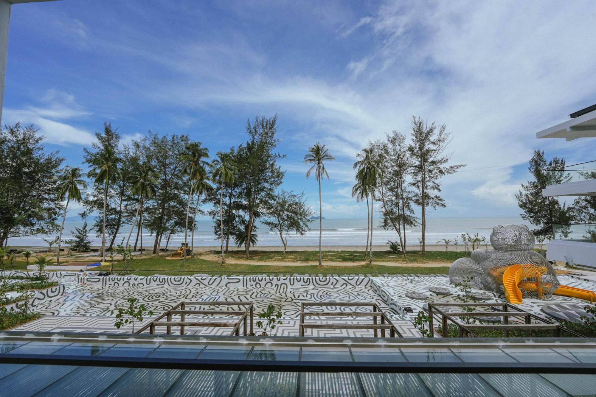 Roxy Beach Resort Sematan Exterior foto